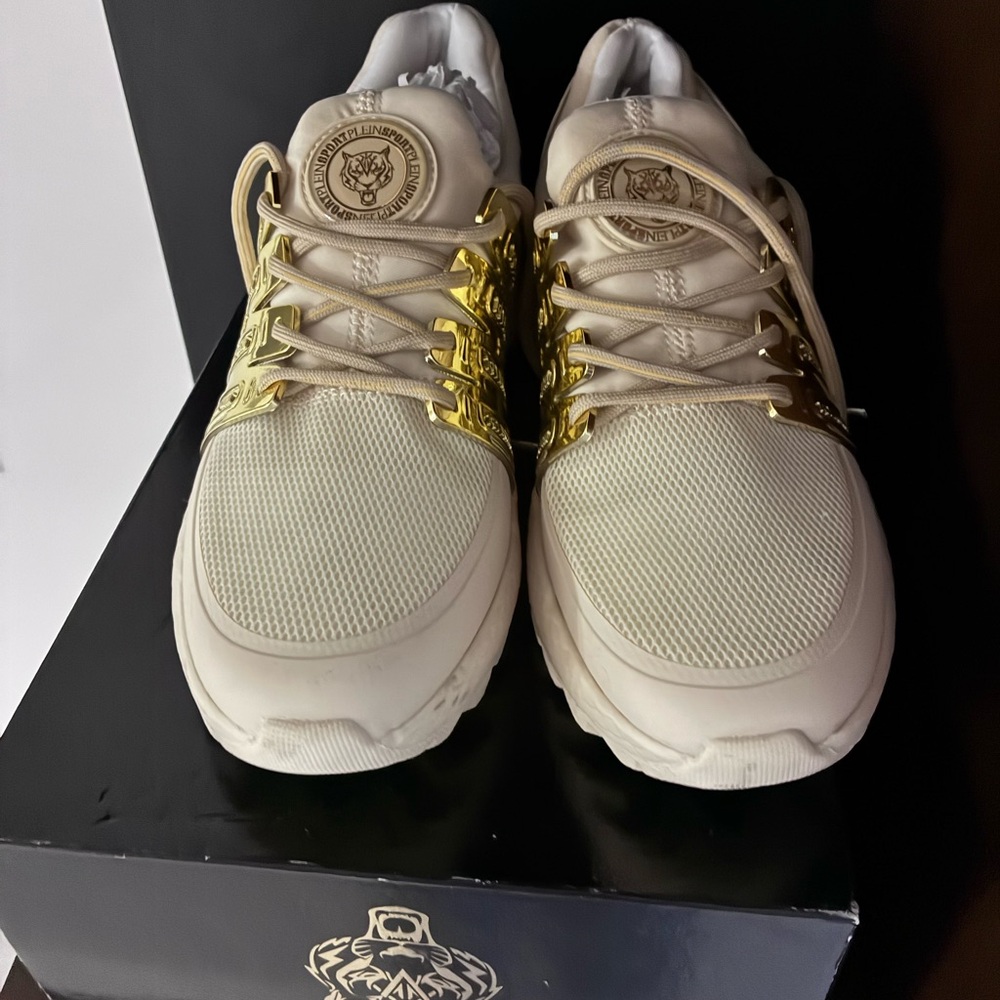 Luxury Cream and Gold Women’s Sneakers (PHILIPP PLEIN SNEAKER IN NONCOLOR)